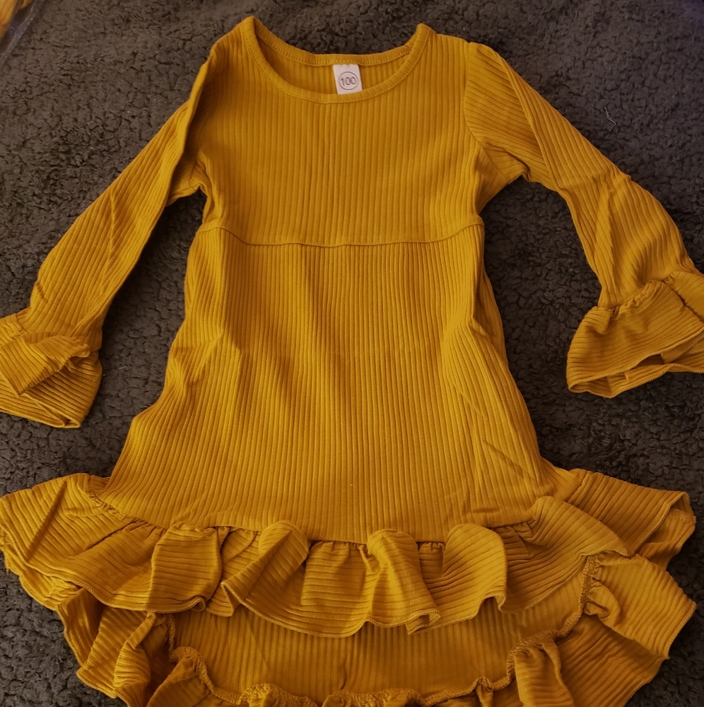 New mustard color girls dress size 3/4